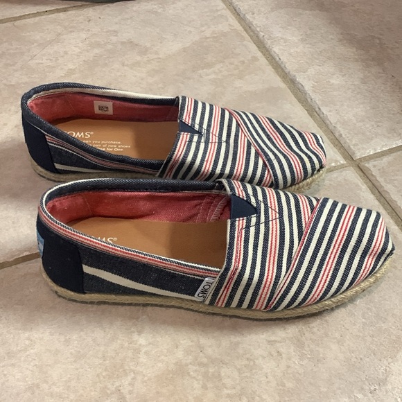 TOMS CANVAS SHOE - Picture 1 of 7